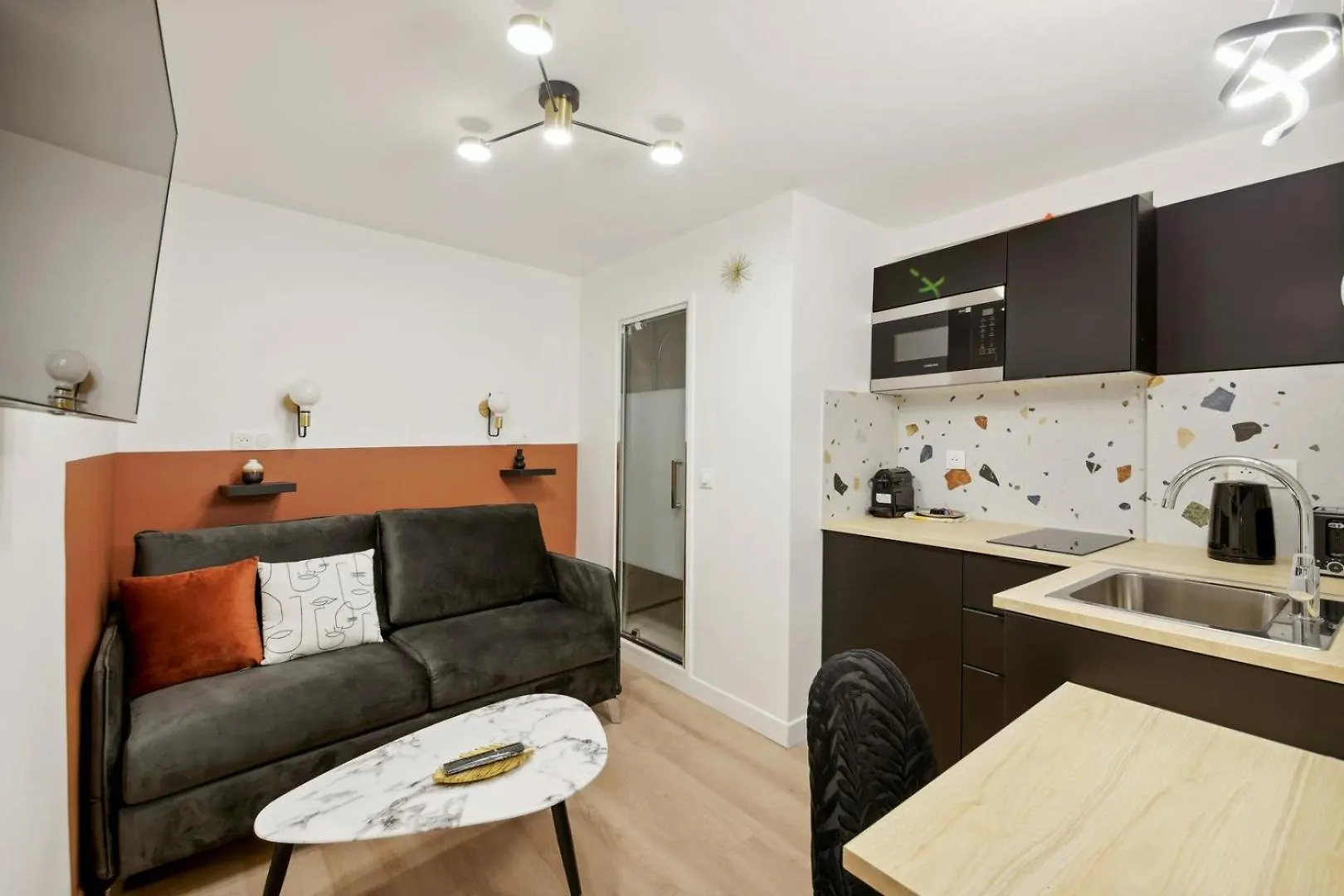 342 Elena - Stunning Parisian Daire *