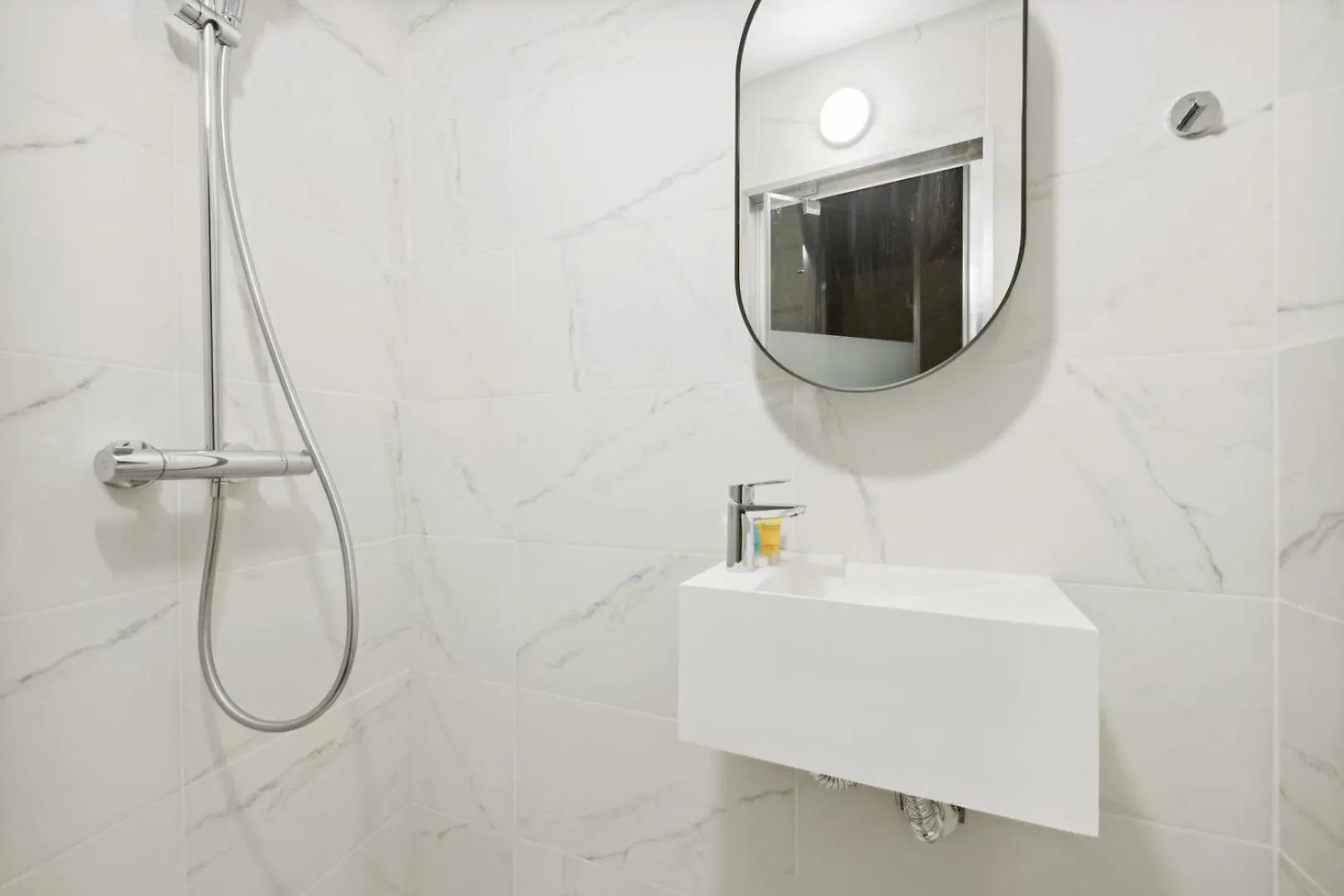 342 Elena - Stunning Parisian Apartament Paryż